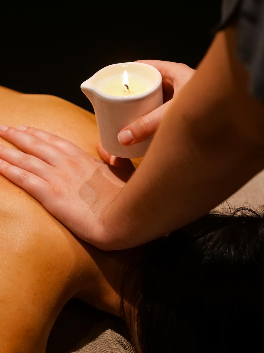 Massage &#224; la bougie relaxant &amp; cocooning